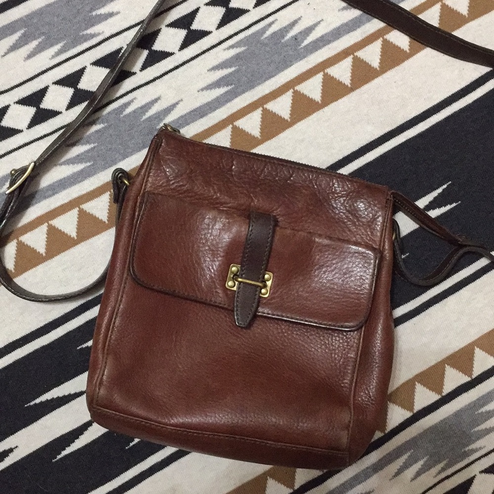 🌿 Brown leather fossil bag
